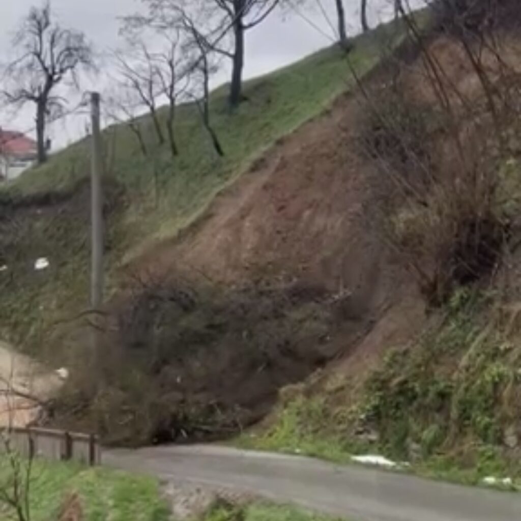 Obilna kiša uzrokovala odrone i klizišta kod Zenice