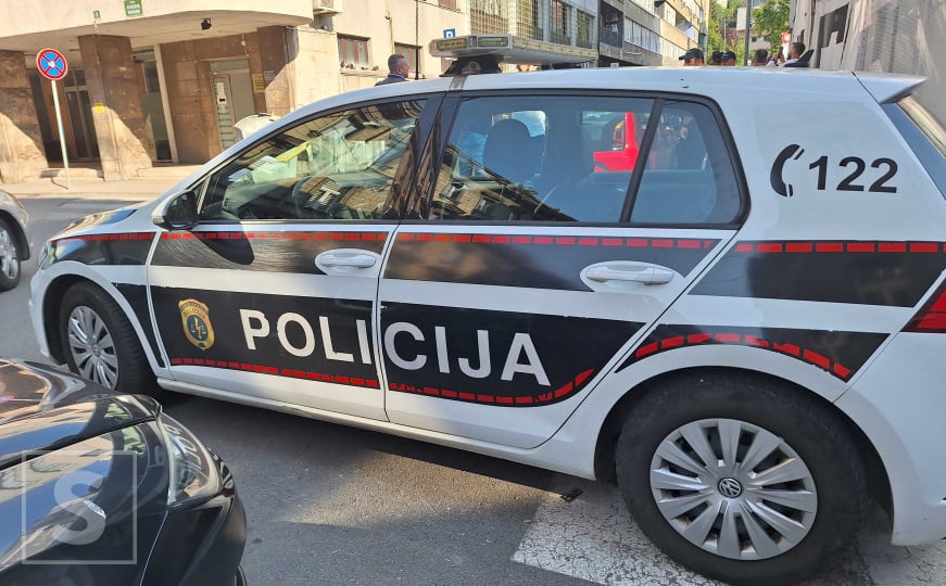 U nesreći u BiH poginuo maloljetnik dok su četiri osobe povrijeđene