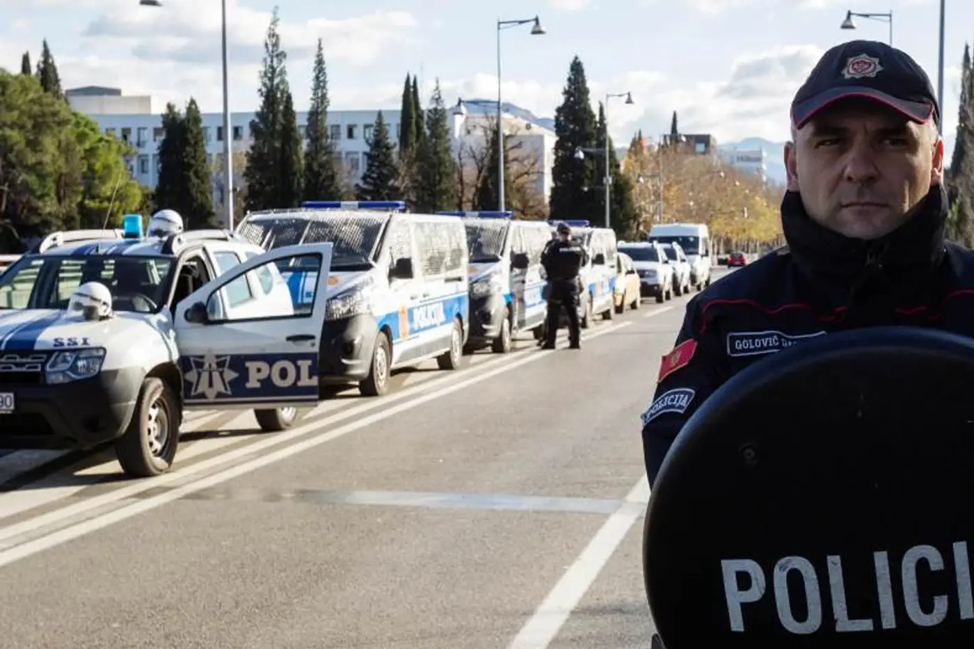 Neredi u Crnoj Gori ne posustaju, policija apelira: “Ne uzimajte pravdu u svoje ruke”