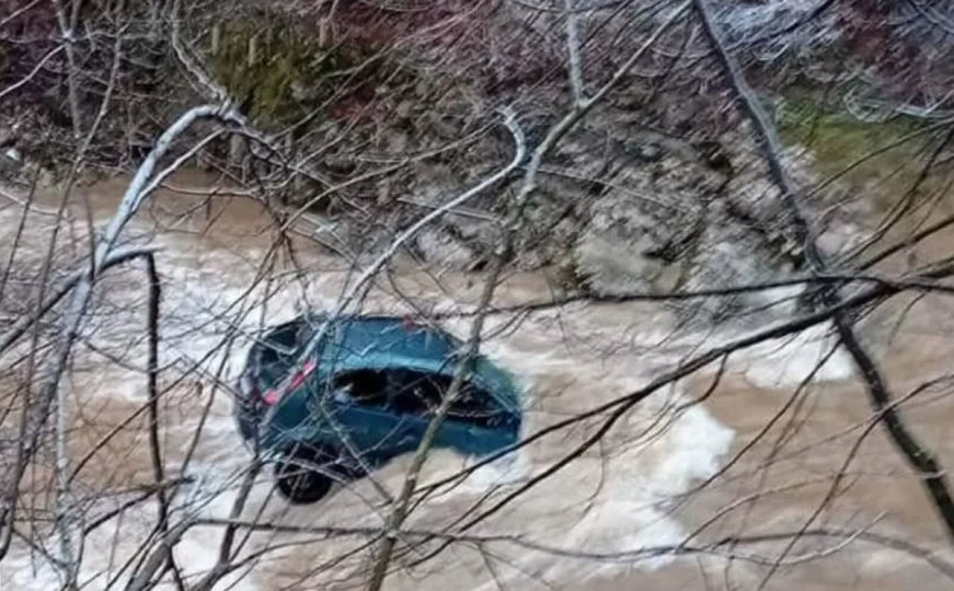 Vozilo sletjelo u rijeku kod Kladnja, jedna osoba smrtno stradala